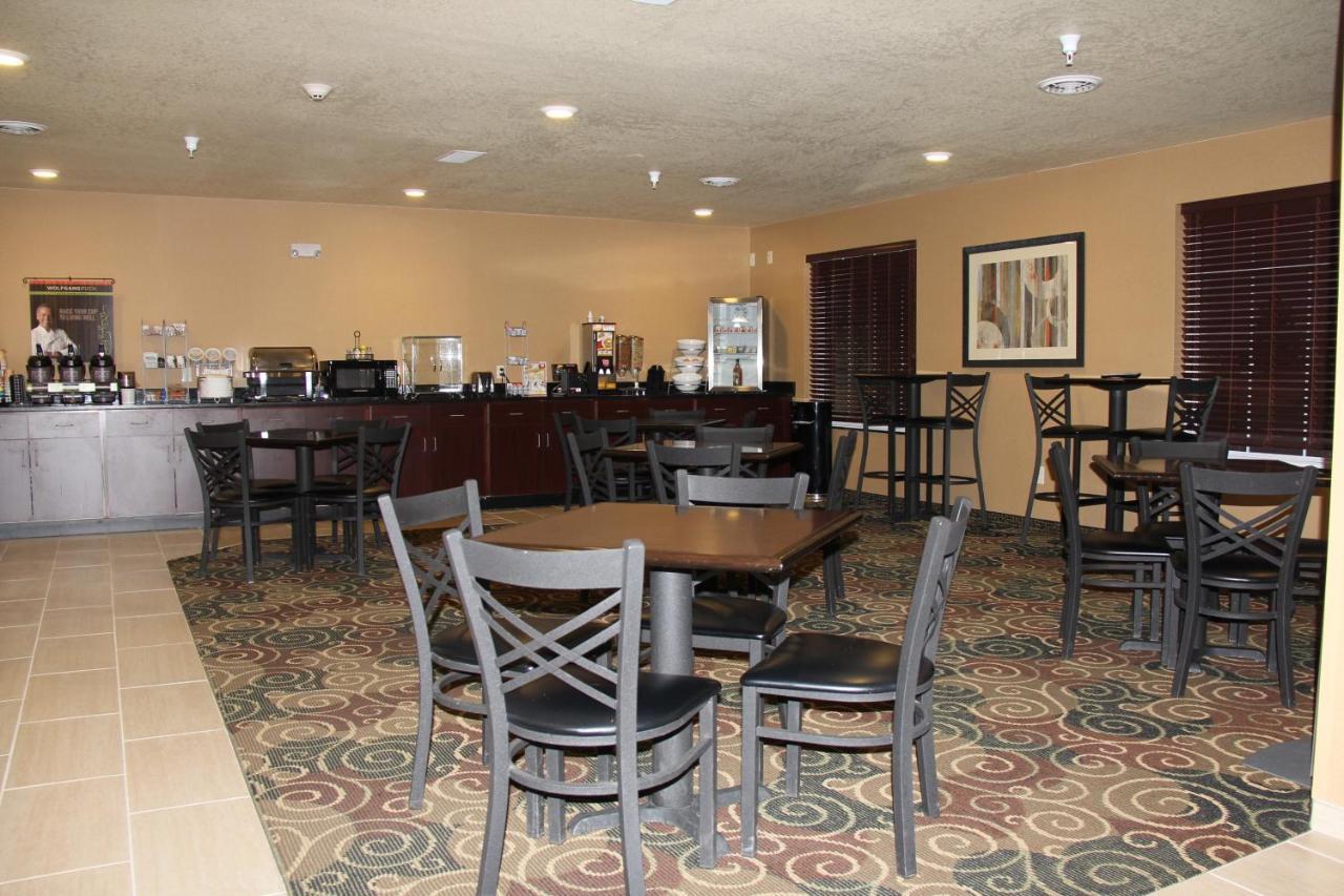 Castle Rock Inn & Suites - Quinter Exterior foto